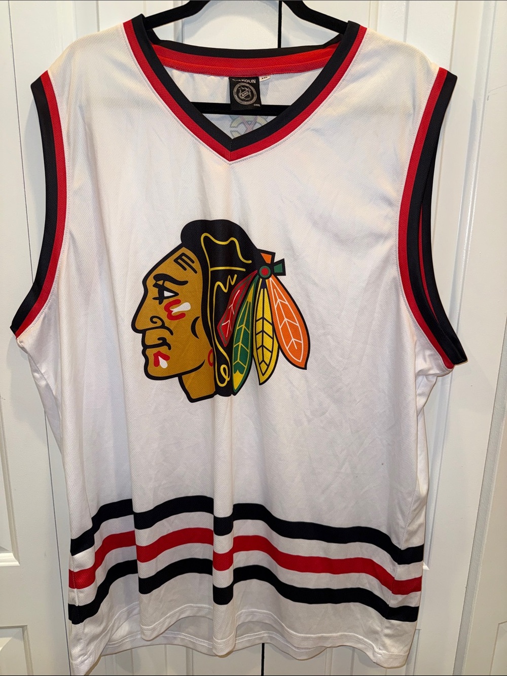 Chicago Blackhawks White Hockey Jersey with Team Logo